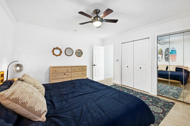 Building Photo - 4761 Bayview Dr