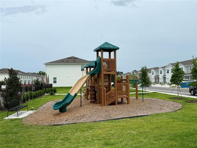 Building Photo - 1213 BALSAM Dr
