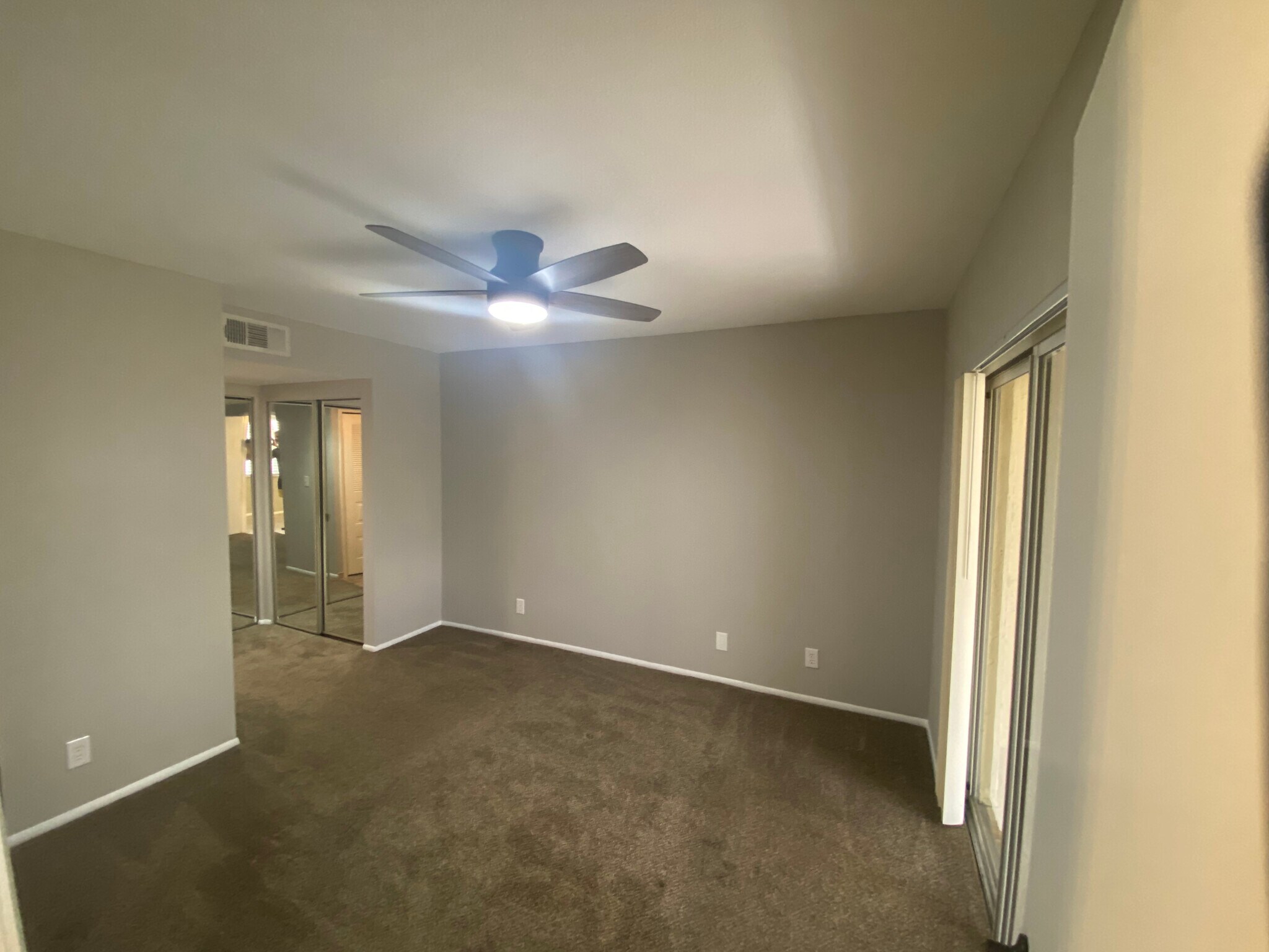 Building Photo - 1566 SE Royal Green Cir