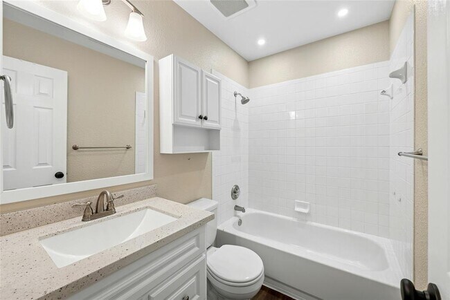 Building Photo - 1105 Hughmont Dr