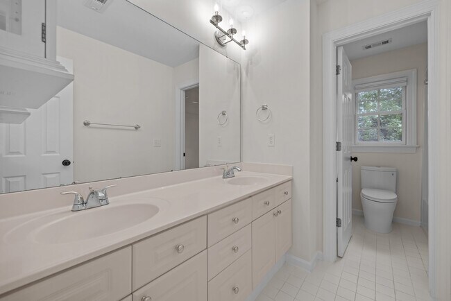 Building Photo - 2406 Flints Pond Cir