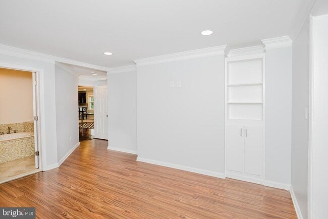 Building Photo - 2177 Chain Bridge Rd