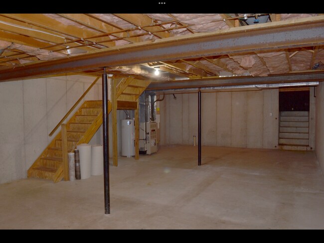 Building Photo - Beautiful townhome in Exeter Schools