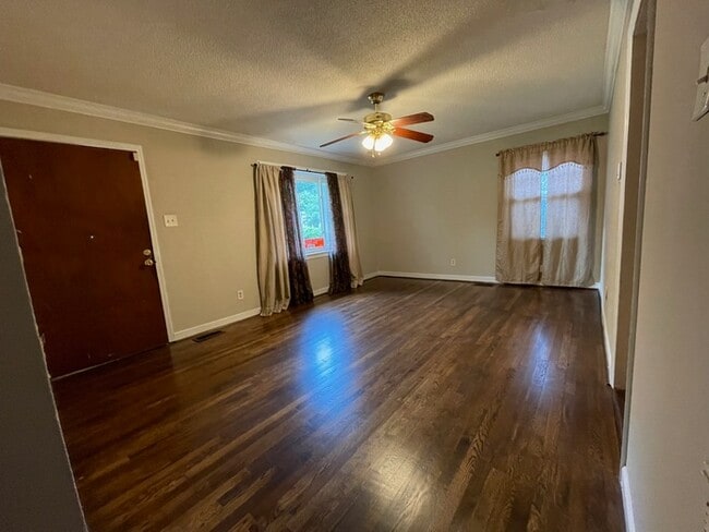 Building Photo - 2315 Finchley Dr