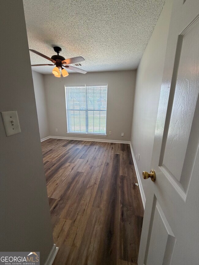 Building Photo - 3020 Meadow Glen Pass