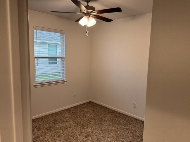 Building Photo - 8018 Timber Holw Ln