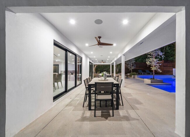 Building Photo - 16105 Clear Oak Dr