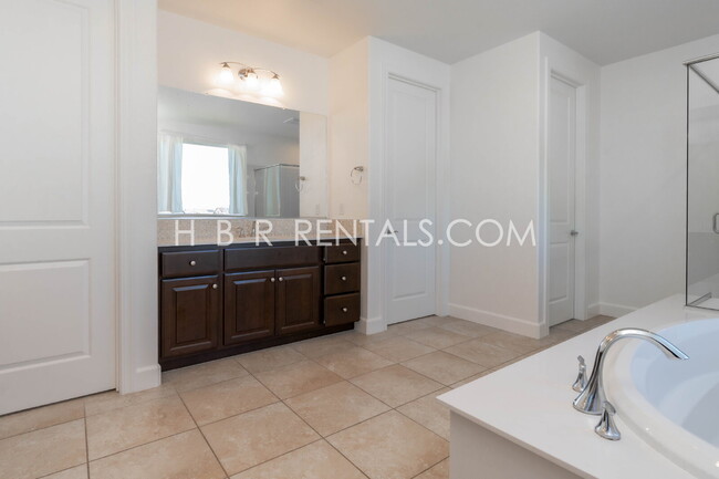 Building Photo - EXCLUSIVE ELLIS HOME For Rent in Tracy - o...