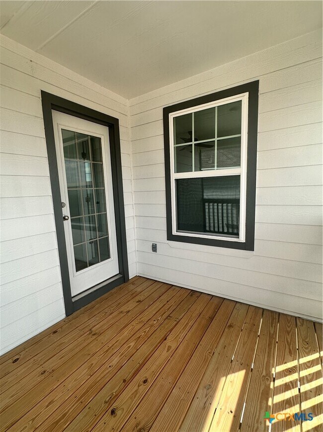 Building Photo - 124 Rollingwood Dr