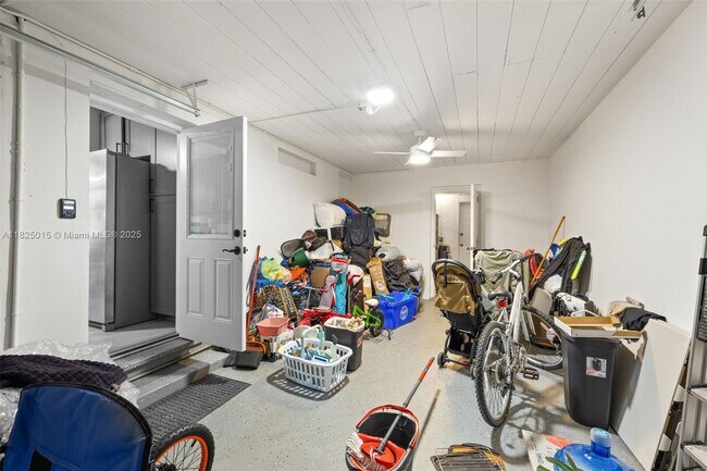 Building Photo - 10650 NE 11th Ct