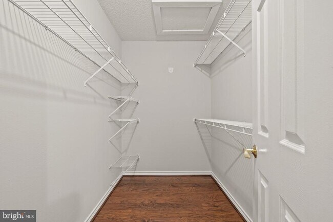 Building Photo - 1504 Lincoln Way