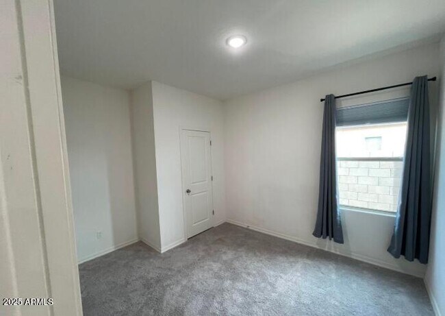 Building Photo - 19142 W Elm St