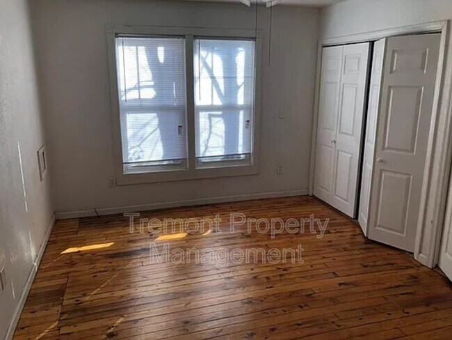 Building Photo - 607 Snow St