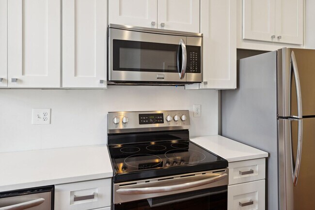 Building Photo - Historic One Bedroom Apartment in Downtown Savannah