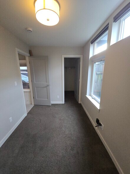 Building Photo - 2420B NW 61st St