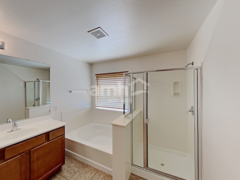 Building Photo - 18015 W Carol Ave