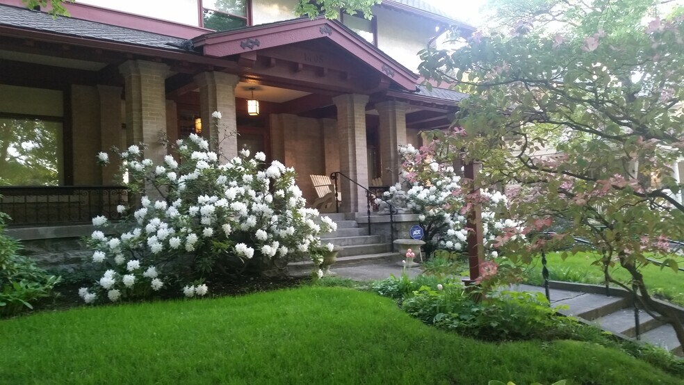 Building Photo - 1405 W 9th Ave