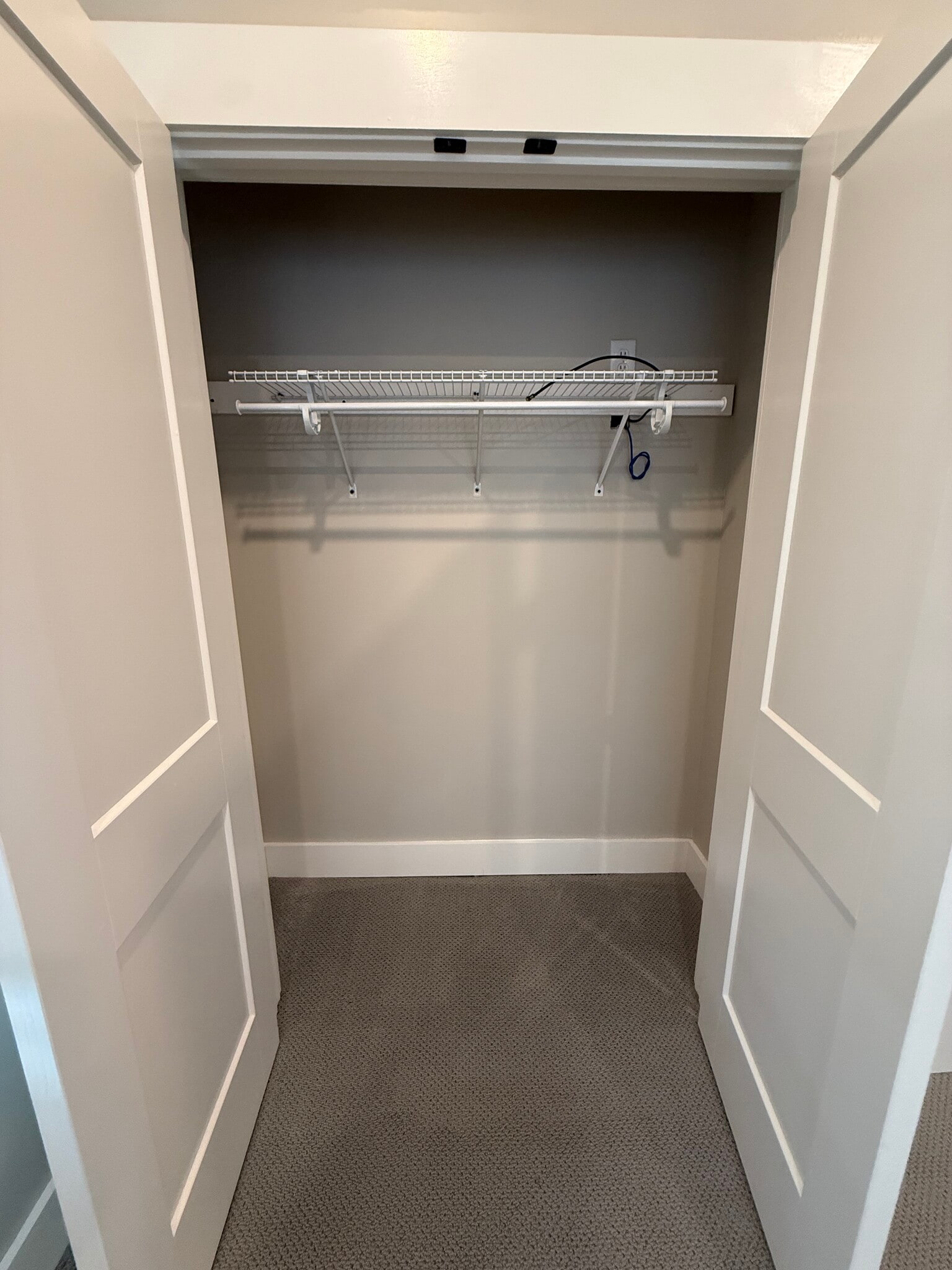 Building Photo - 412 E 4th St