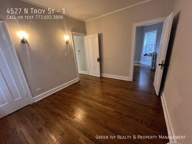 Building Photo - 4527 N Troy St