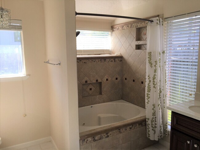Building Photo - 3318 Kempwood Dr