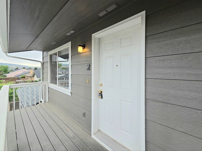 Building Photo - 1409 Maple St