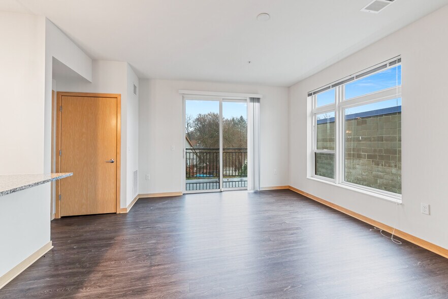 Building Photo - 1121 S Park St