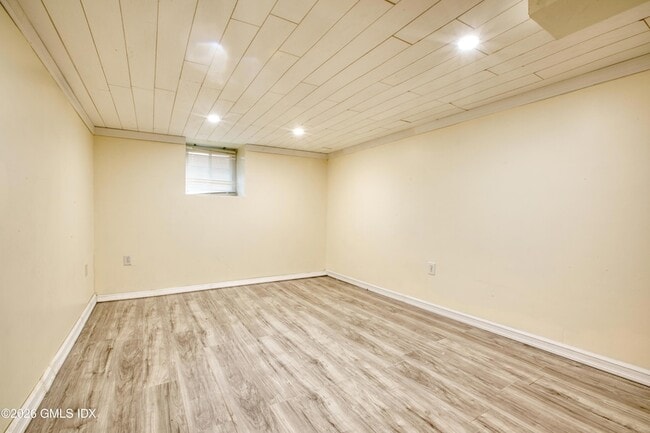 Building Photo - 24 Hollow Wood Ln