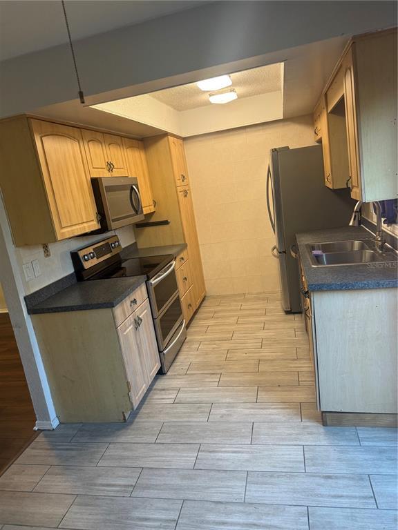 Building Photo - 3355 Riverview Way