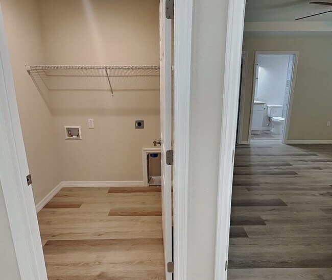 Building Photo - 27 Pine Cir