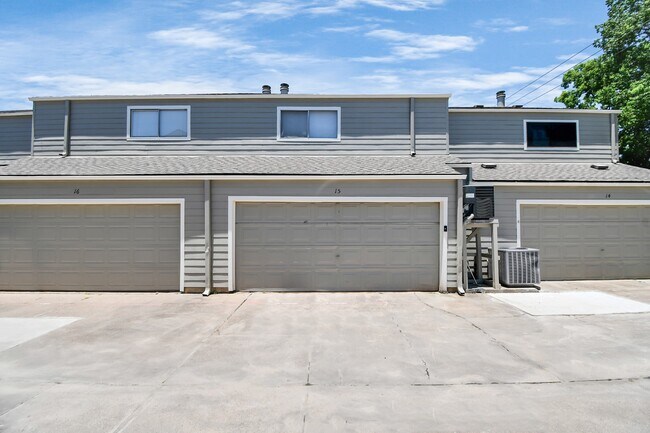 Building Photo - 2379 Briarwest Blvd