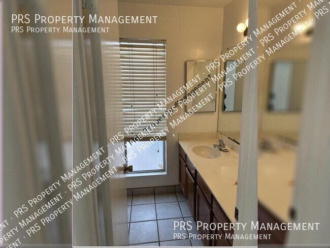 Building Photo - 1524 N Apache Dr