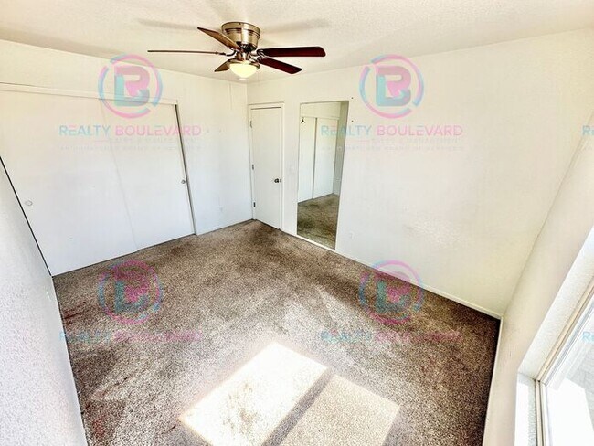 Building Photo - 1/2 Month Free!! Modern Comfort Meets Conv...