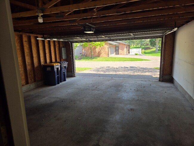 Building Photo - 6471 Hummingbird Ln