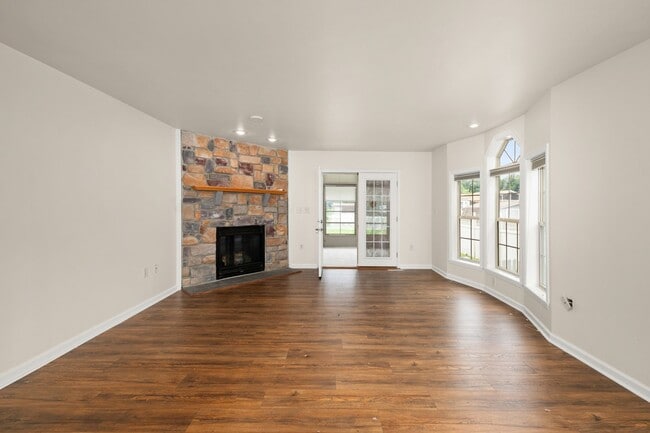Building Photo - Milton Gem for Rent! Spacious 3BR Home, pet allowed. Fireplace, Sunroom & Private Yard - $2,495.0...