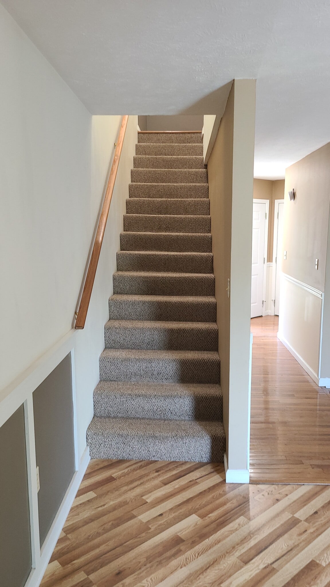 stairway and front hall - 1526 Old Oak Ln
