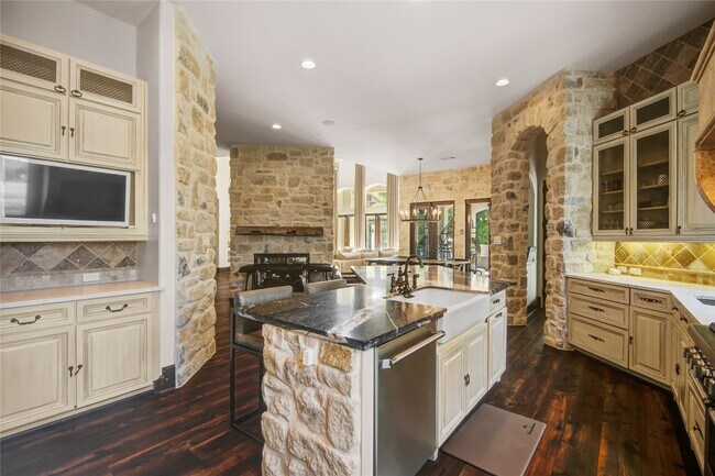 Building Photo - 10 Sullivans Ln
