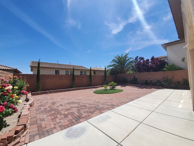 Building Photo - Granite Peaks At Summerlin