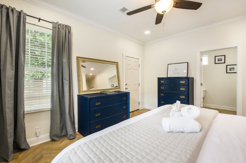 Building Photo - 10 Riker St