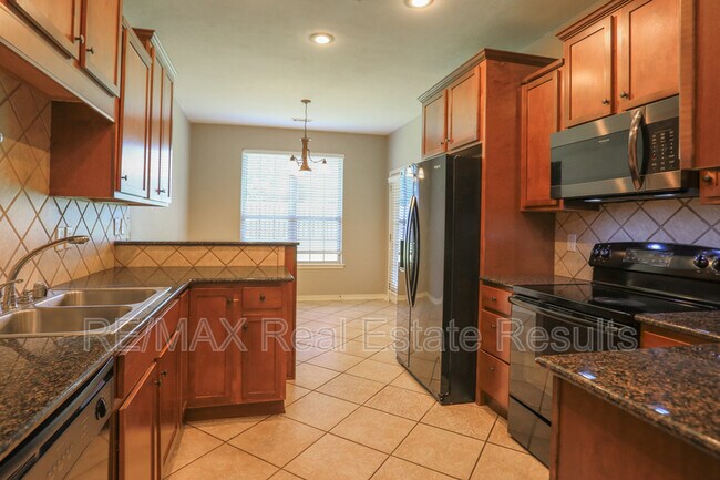 Building Photo - 3104 SW Tunica Ave