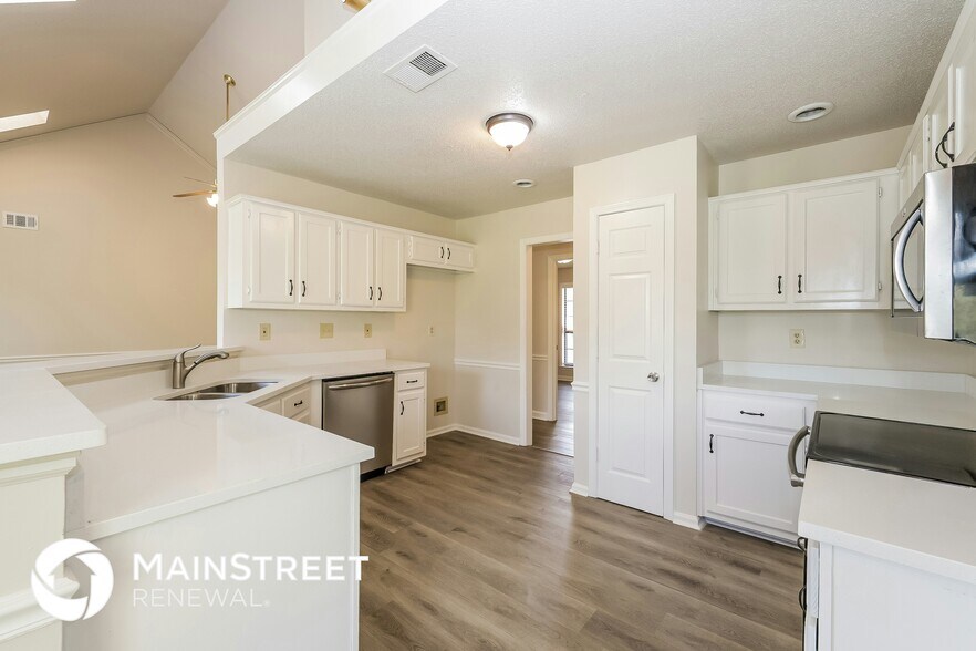 Building Photo - 7325 English Cove
