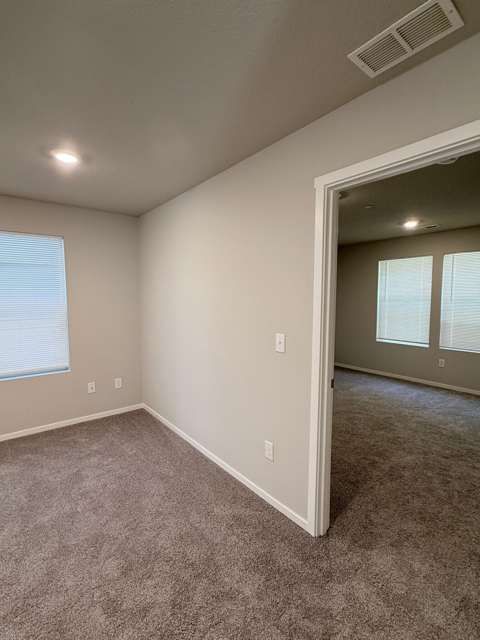 Building Photo - 9452 N Chestnut Ct