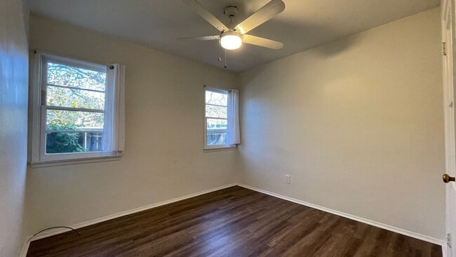 Building Photo - Short Term First Semester Lease: August - December 2026