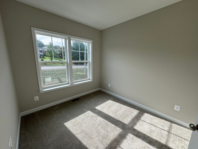 Building Photo - Townhouse for Rent in Preston Lake!