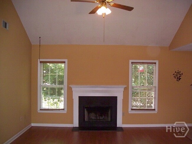 Building Photo - 141 Wakefield Dr