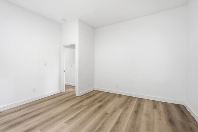 Building Photo - 568 Hale Ave