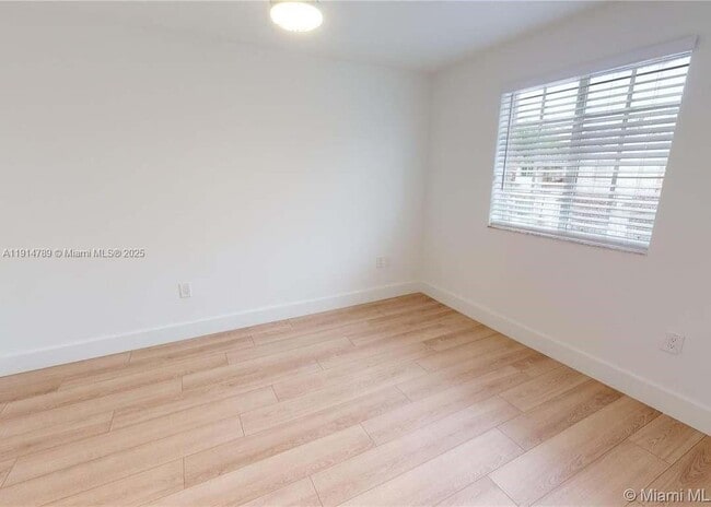 Building Photo - 5081 NW 116th Ct