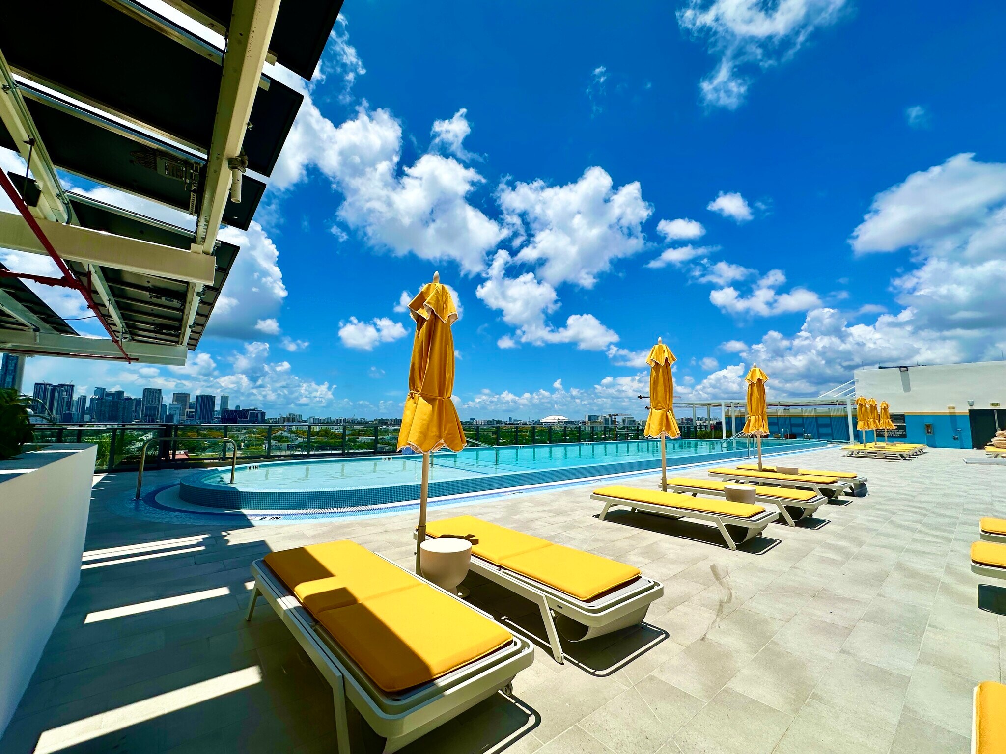 Building Photo - 1900 NW 1st Pl