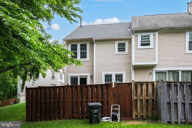 Building Photo - 1043 Downing Ct