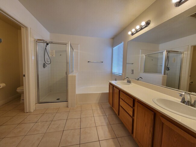 Building Photo - 1158 Founders Ct