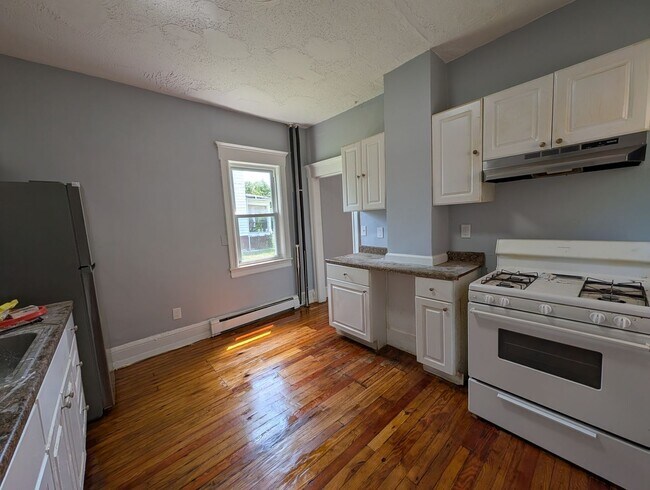 Building Photo - 2 Bedroom House in Asbury Park!